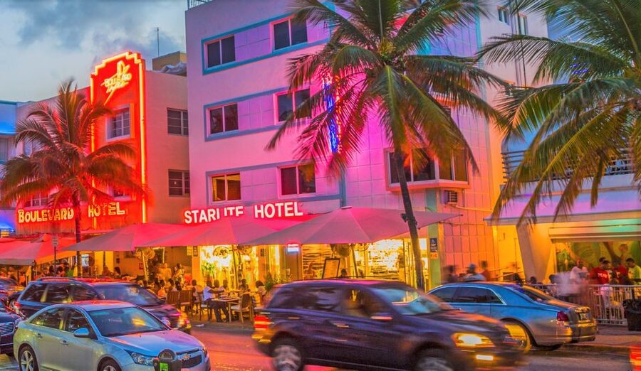 Walking Tour with Cocktails(optional) Miami - Inside Select Art Deco Buildings (Why This Tour Feels Different)