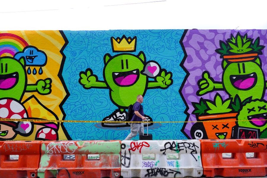 Wynwood Art District 1-Hour Wynwood Buggies Street Art Tour - The best part: guides who are artists, not just tour readers
